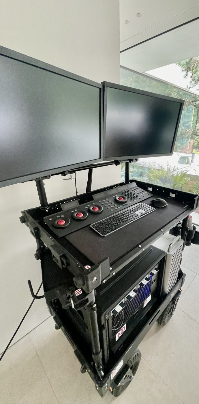 DIT-Station mit Monitoren am Set